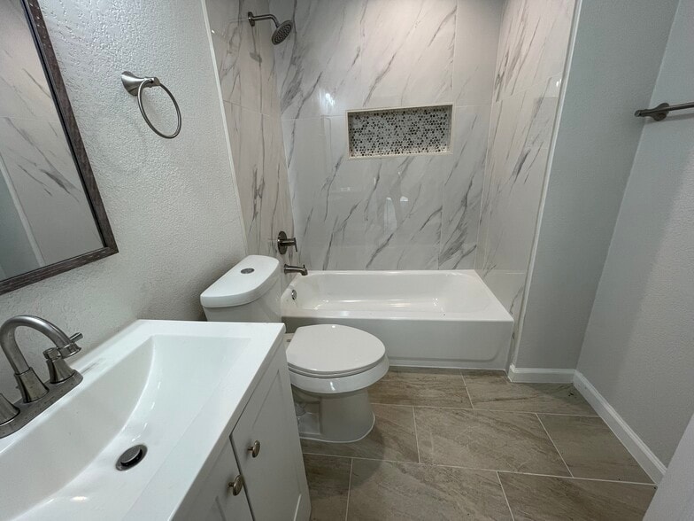 More Photos Of 629 S Gevers St, San Antonio Office For Sale