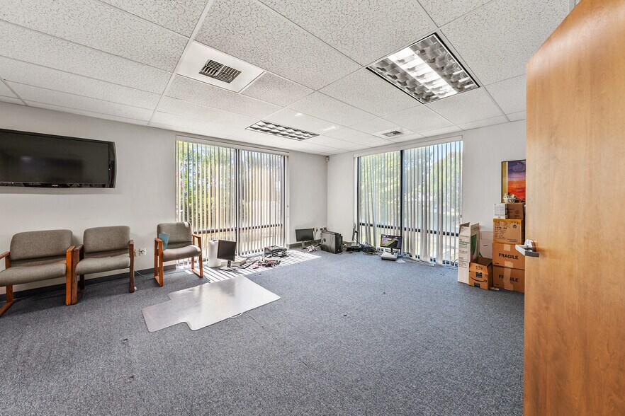 More Photos Of 2090 Commerce Dr, Medford Office For Lease