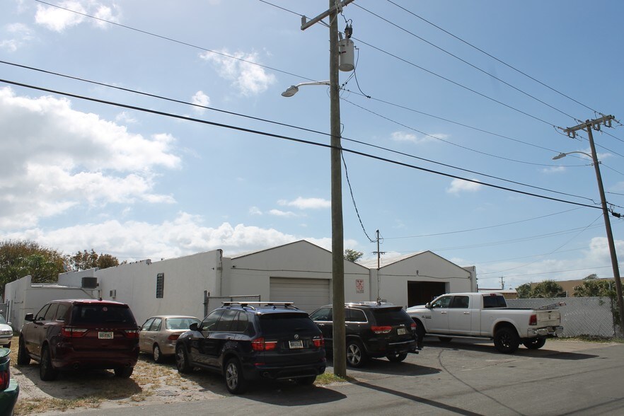 More Photos Of 223 S H St, Lake Worth Manufacturing For Lease