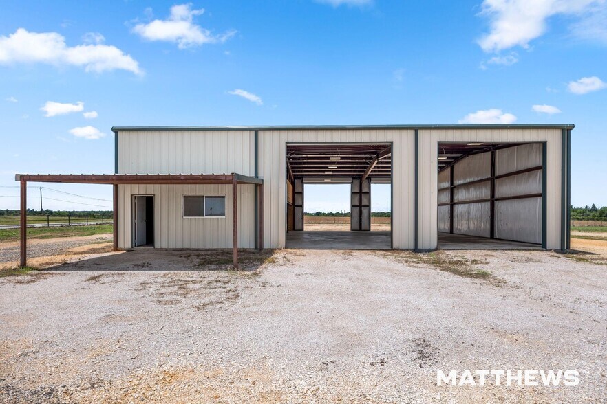 More Photos Of 940 E US Highway 290, Elgin Distribution For Lease