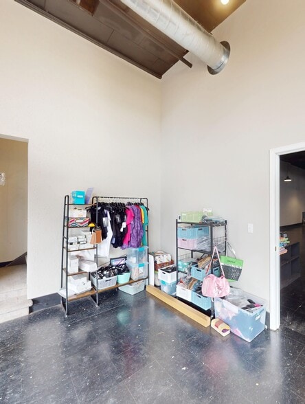 More Photos Of 215 W College Ave, Greenville Storefront Retail Office For Lease