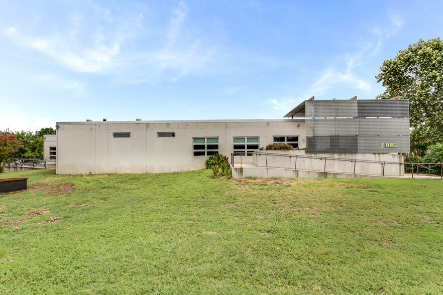 More Photos Of 3000 E Cesar Chavez St, Austin Office For Lease