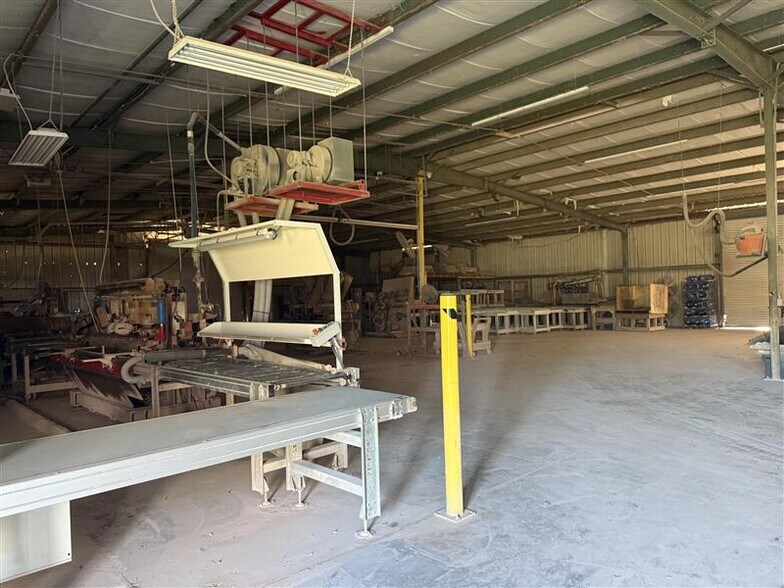 More Photos Of 6805 33rd St E, Sarasota Warehouse For Sale