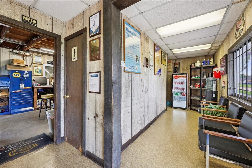 More Photos Of 1470 North St, Beaumont Auto Repair For Sale
