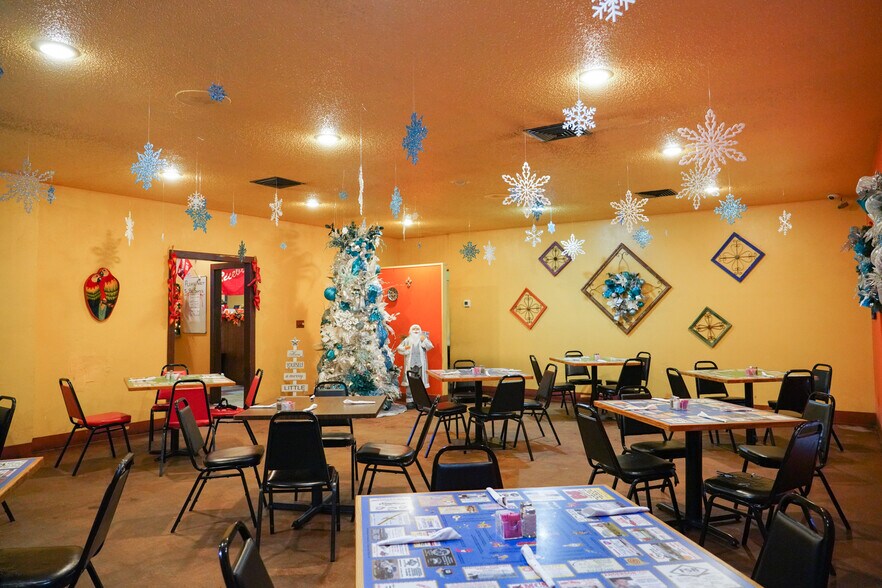 More Photos Of 1006 West Loop, El Campo Restaurant For Sale