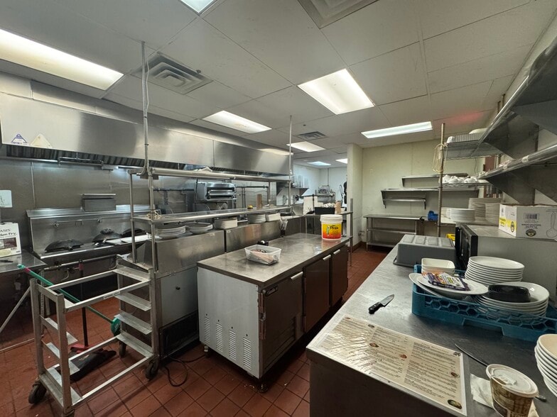 More Photos Of 30-78 Steinway St, Astoria Storefront Retail Office For Lease