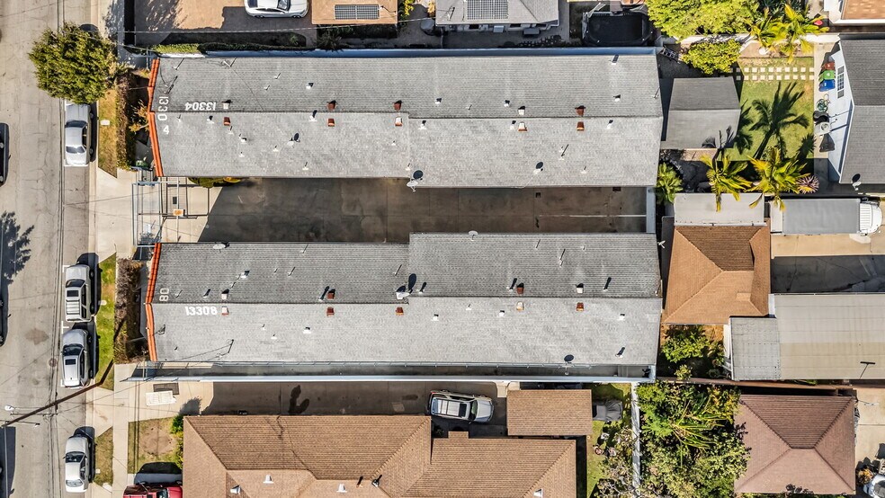 More Photos Of 13304-13308 Roselle Ave, Hawthorne Apartments For Sale