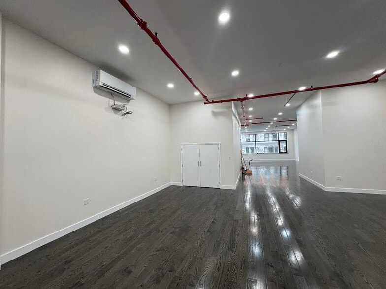 More Photos Of 224 Fifth Ave, New York Loft Creative Space For Lease