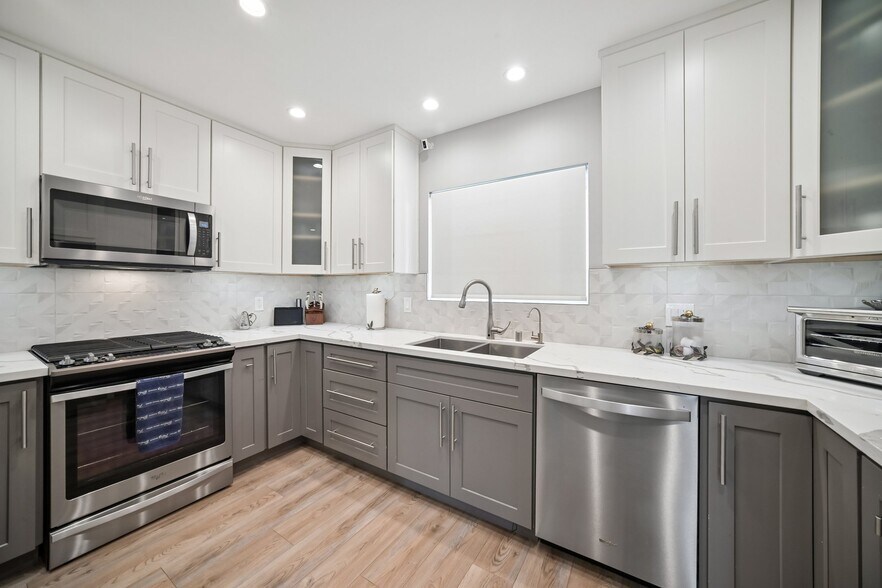 More Photos Of 8434 Oakdale Ave, Winnetka Multifamily For Sale