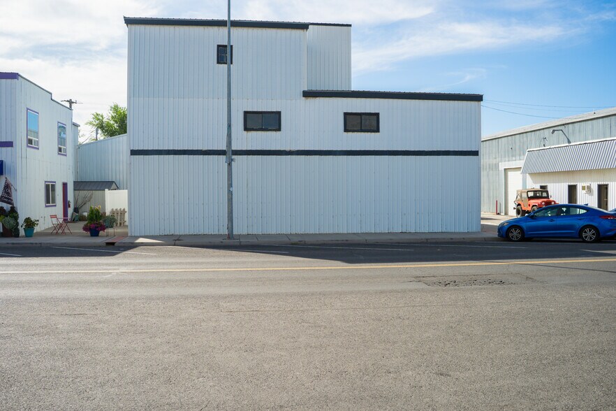 More Photos Of 319 Main St N, Kimberly Warehouse For Sale