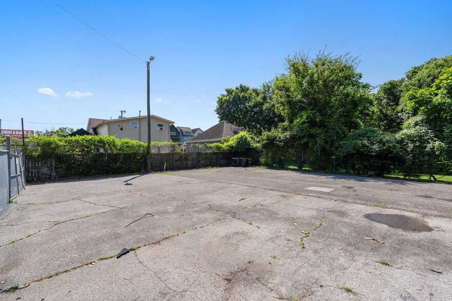 More Photos Of 5409 Charlotte Pike, Nashville Auto Dealership For Lease