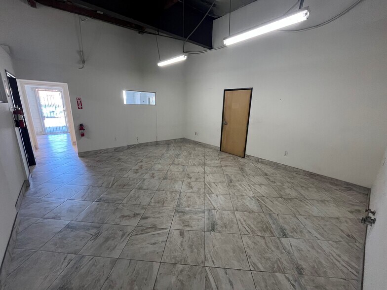 More Photos Of 16146 Leadwell St, Van Nuys Warehouse For Lease