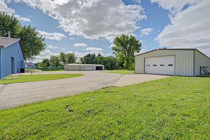 More Photos Of 16771 S 15th St, Galesville Warehouse For Sale