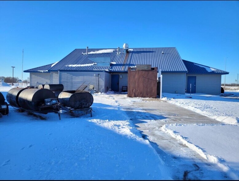 More Photos Of 1703 Oak St, Canton General Retail For Sale