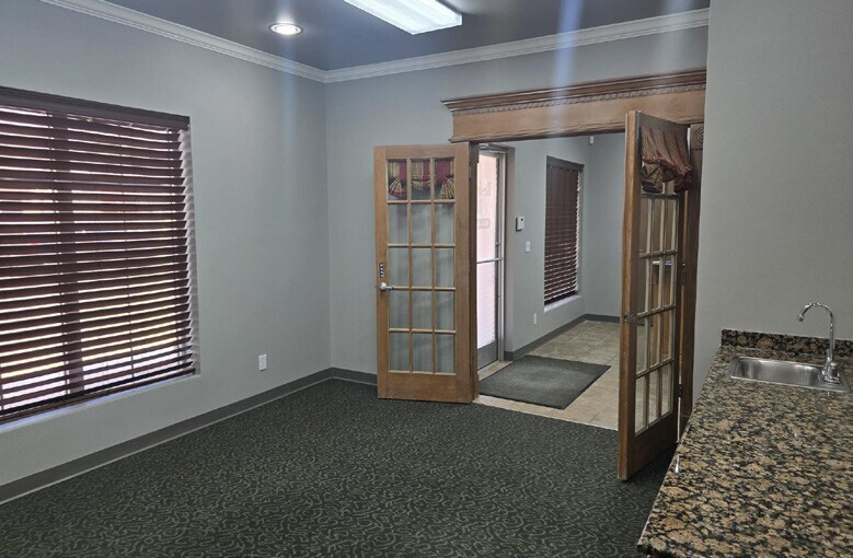 More Photos Of 8556 E 101st St, Tulsa Office For Lease