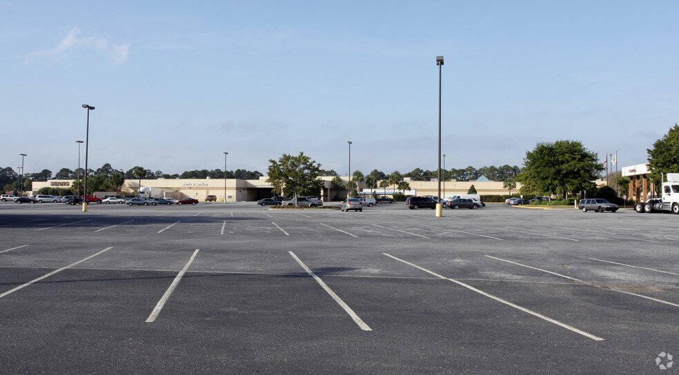 More Photos Of 100 Mall Blvd, Brunswick Unknown For Lease