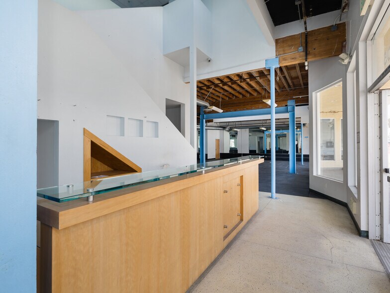 More Photos Of 4005 Highland Ave, Manhattan Beach Storefront Retail Office For Sale