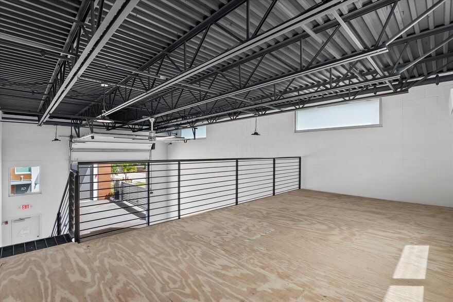 More Photos Of 6566 Palmer Park Cir, Sarasota Self Storage For Sale