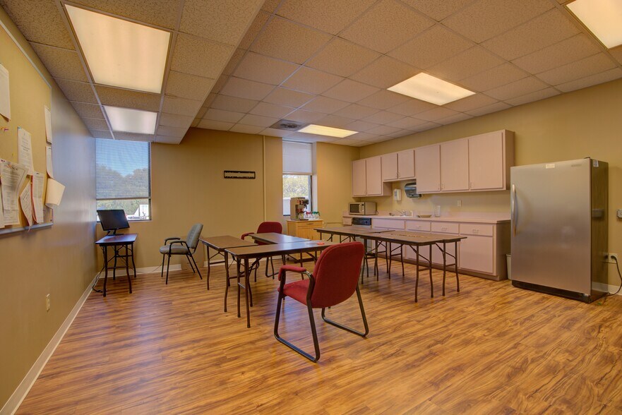 More Photos Of 315 W 10th St, Rome Medical For Sale