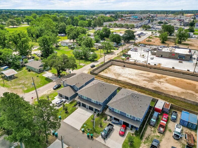 More Photos Of 501 Hines Ave, Willis Apartments For Sale