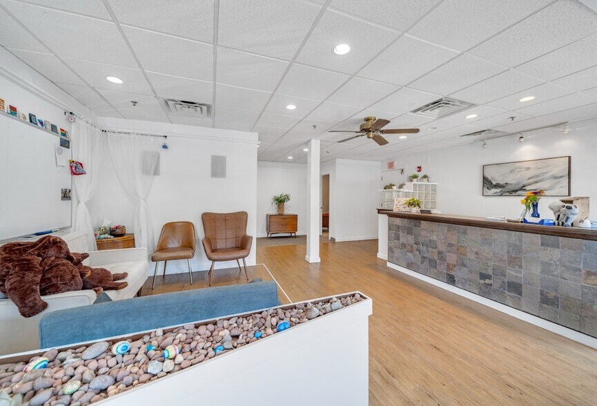 More Photos Of 622-624 Valley Rd, Montclair Storefront Retail Office For Lease