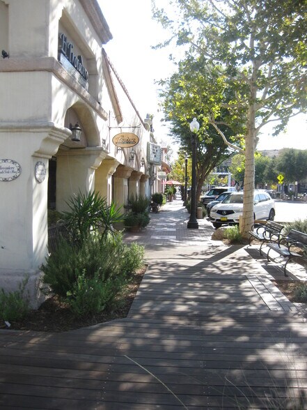 More Photos Of 24251 Main St, Santa Clarita General Retail For Lease