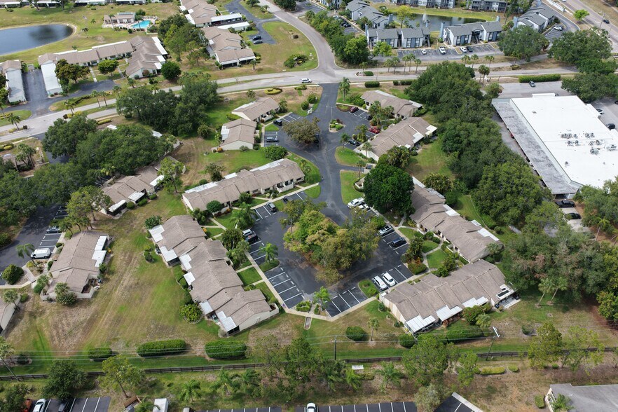 More Photos Of 2906 62nd St W, Bradenton Multifamily For Sale