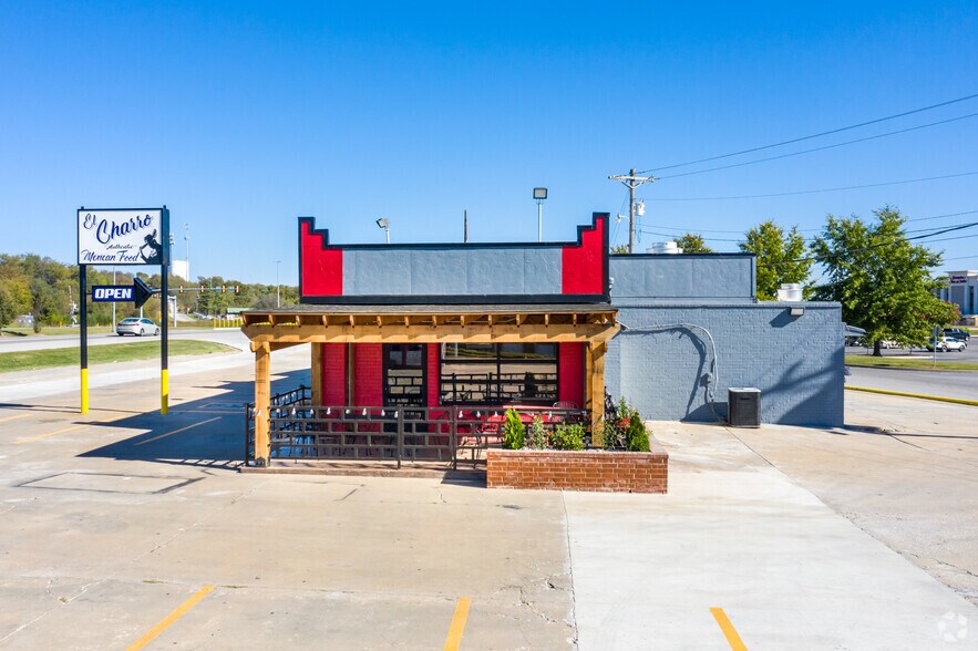More Photos Of 1750 S Hwy 66, Claremore Restaurant For Sale