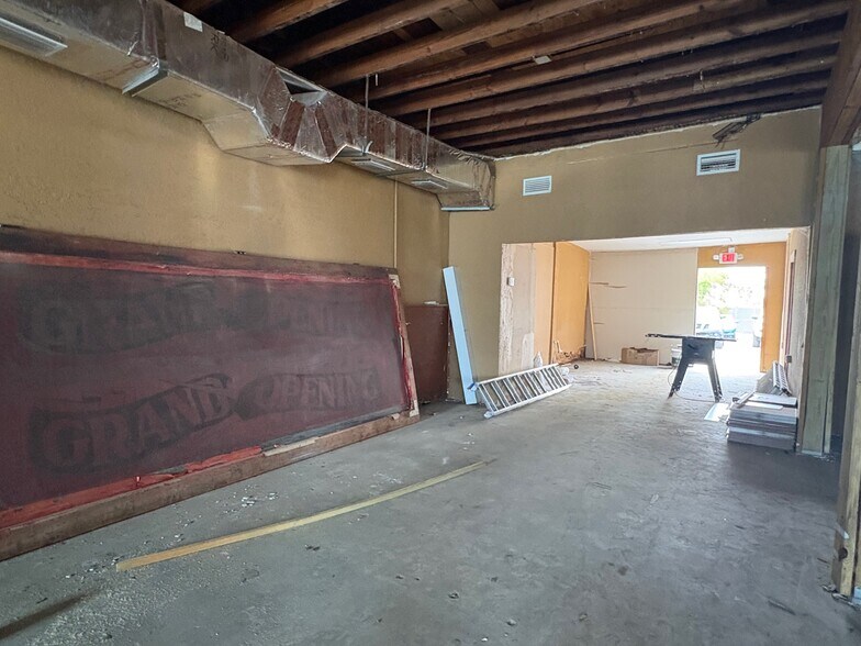 More Photos Of 114 E Columbus Dr, Tampa Freestanding For Lease