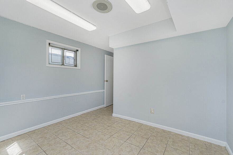 More Photos Of 622 Barlow Ave, Staten Island Office For Sale
