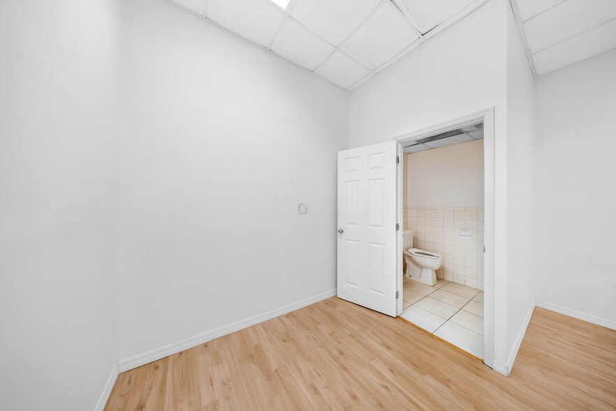 More Photos Of 2693 W 76th St, Hialeah Warehouse For Sale