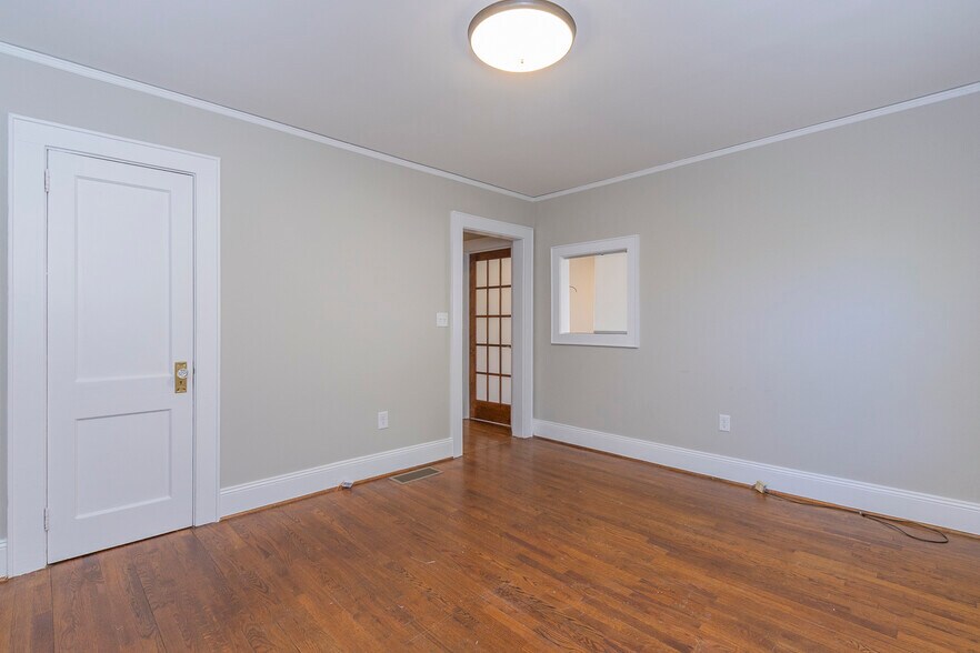 More Photos Of 2006 N Main St, Anderson Office For Sale