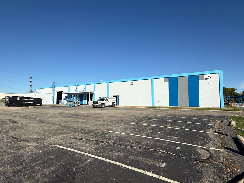 More Photos Of 815 S Brown School Rd, Vandalia Warehouse For Lease