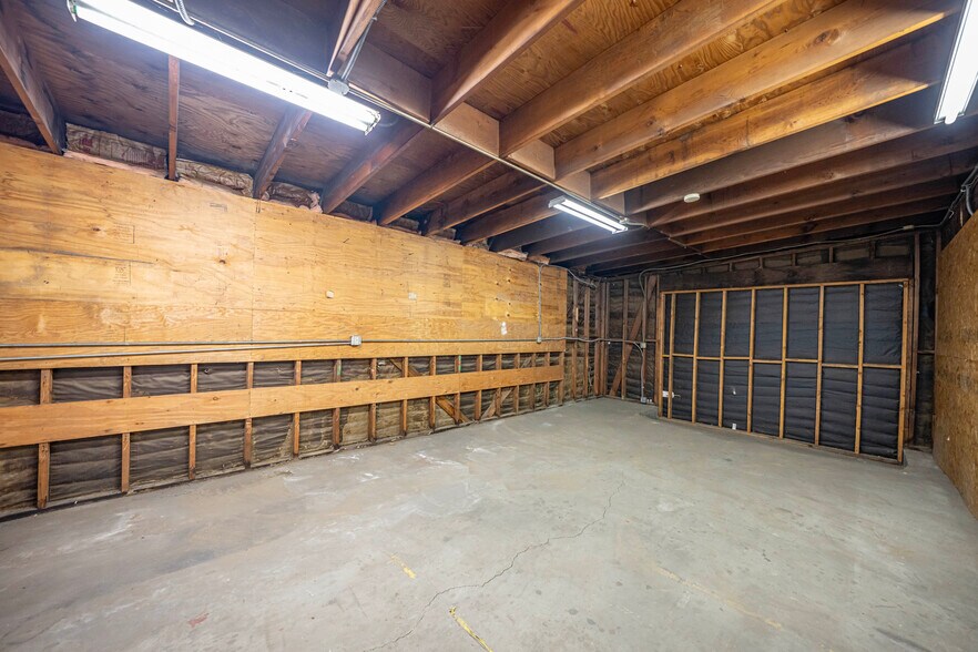 More Photos Of 5146 Maine Ave, Baldwin Park Flex For Lease