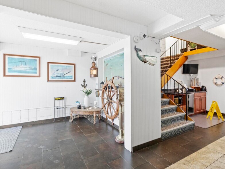 More Photos Of 100 W F St, Casper Hotel For Sale