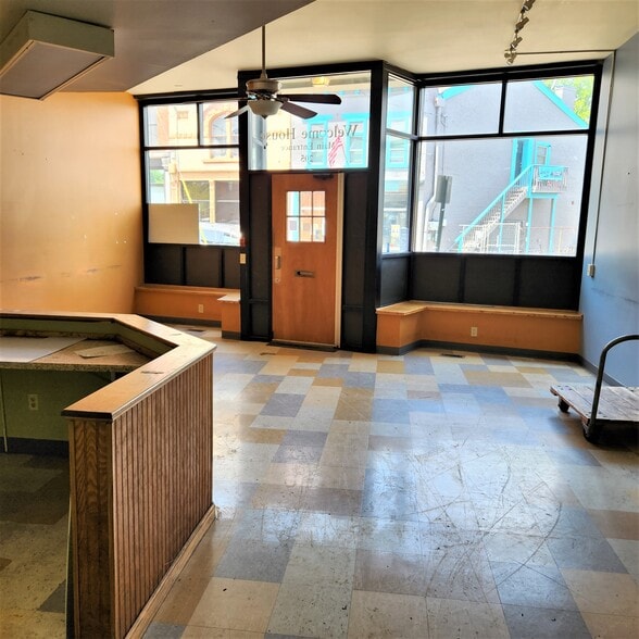 More Photos Of 203-205 W Pike St, Covington Storefront Retail Residential For Lease