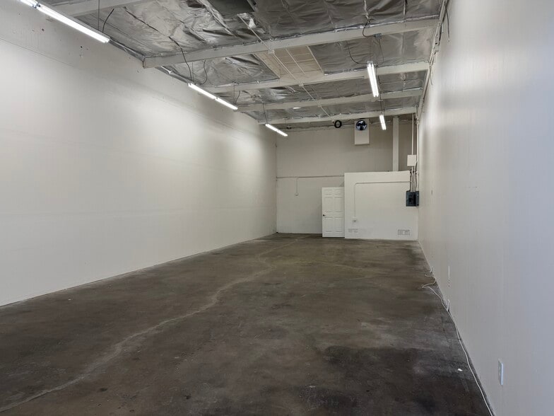 More Photos Of 14723-14825 Oxnard St, Van Nuys Unknown For Lease