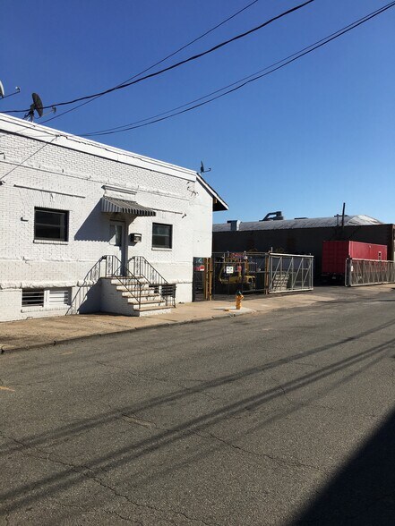 More Photos Of 38 Esther St, Newark Service For Sale