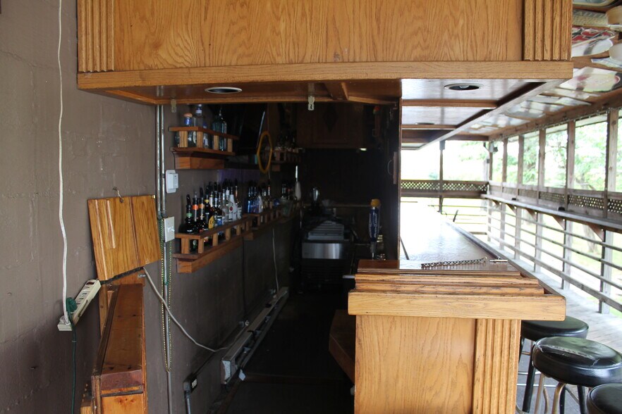 More Photos Of 3036 E State St, Hermitage Bar For Sale
