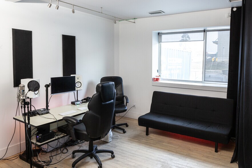 More Photos Of 4 Carlaw Ave, Toronto Warehouse For Lease