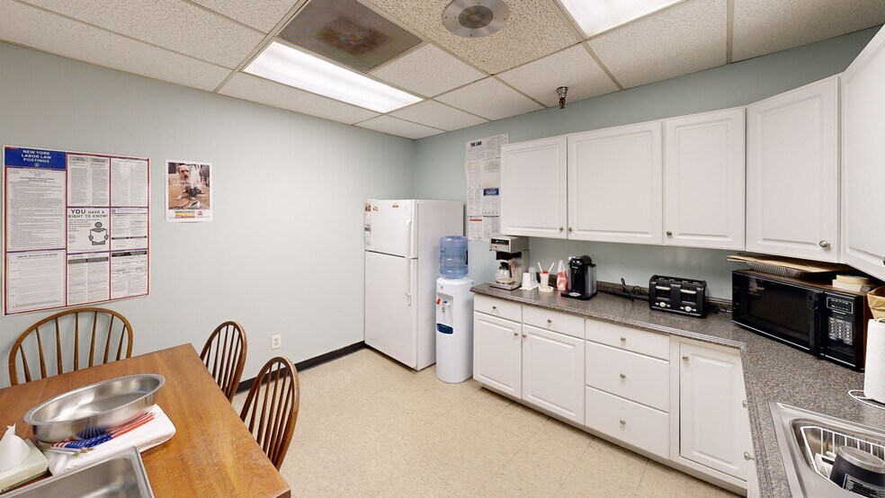 More Photos Of 151 Wolf Rd, Colonie Freestanding For Sale