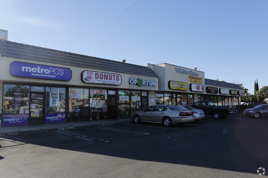 More Photos Of 7550 Tampa Ave, Reseda Storefront For Lease