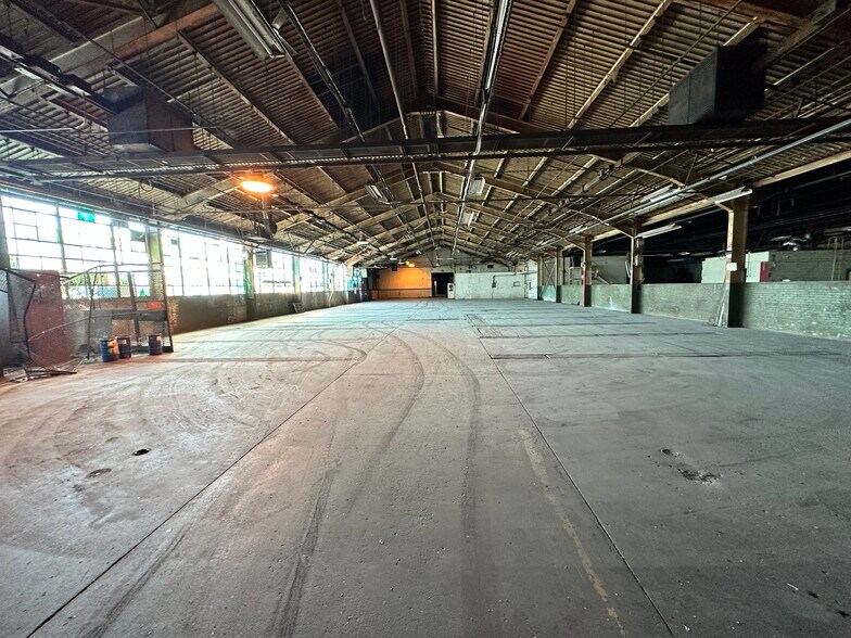 More Photos Of 300 N West St, Marengo Manufacturing For Lease