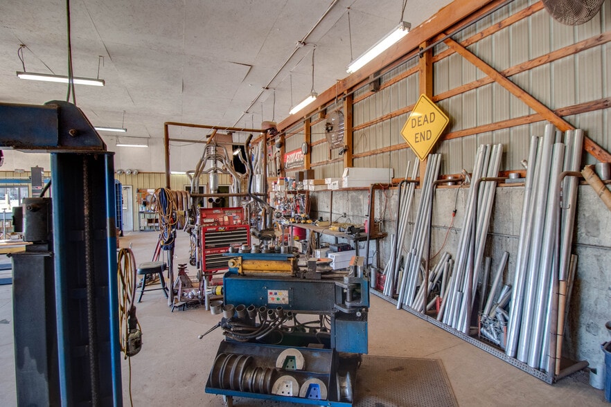 More Photos Of 808 E Broadway, Alton Specialty For Sale