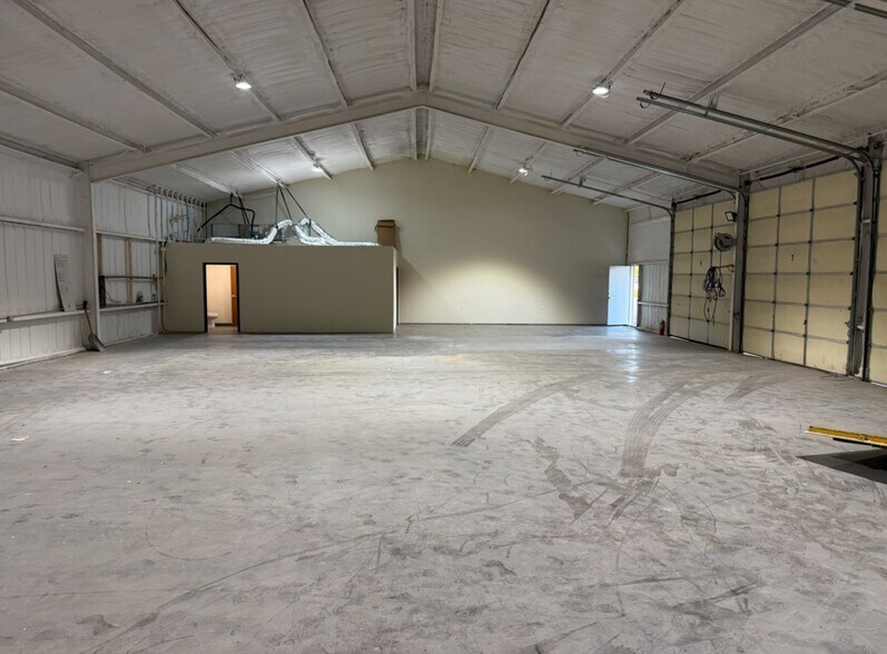 More Photos Of 4860-4862 Kennedale New Hope Rd, Fort Worth Warehouse For Lease