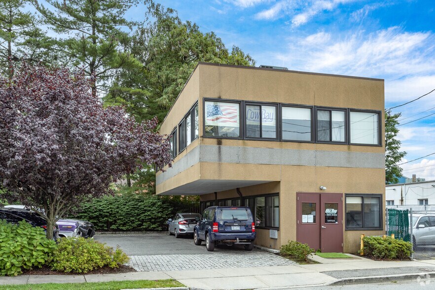 More Photos Of 104 Harbor Rd, Port Washington Office For Lease