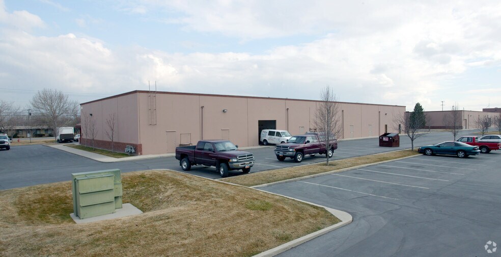 More Photos Of 2712 S 3600 W, Salt Lake City Showroom For Lease