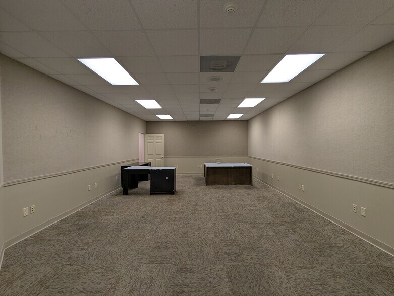 More Photos Of 7945 Eastex Fwy, Beaumont Office For Sale