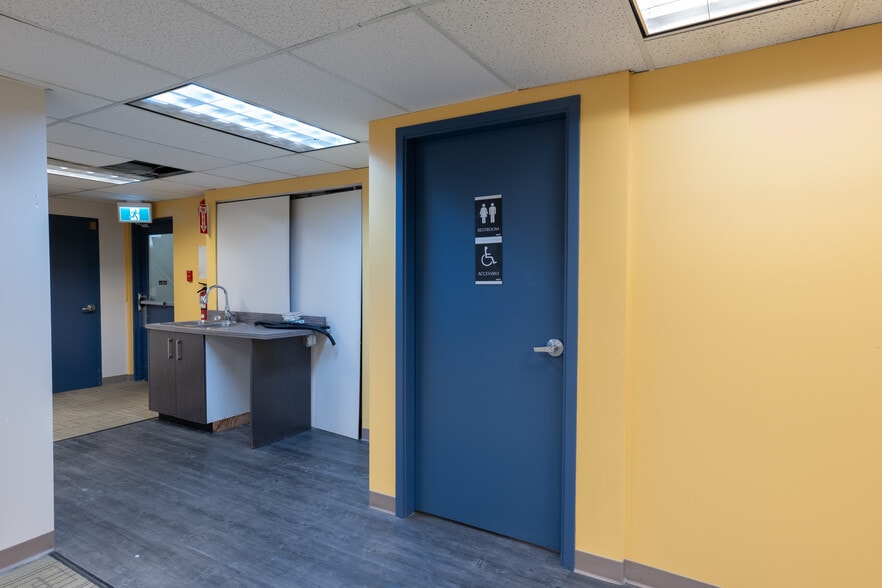 More Photos Of 422 6th St, New Westminster Loft Creative Space For Lease