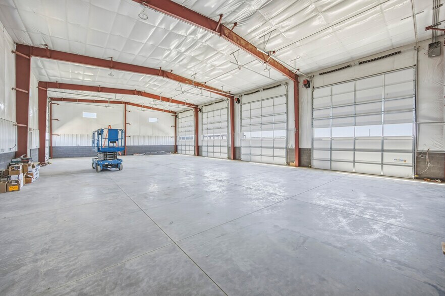 More Photos Of 1342 E Saint Helens St, Pasco Light Distribution For Lease